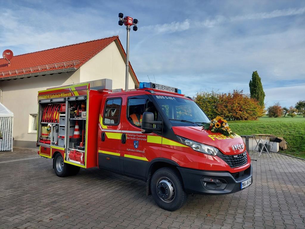 Einweihung Feuerwehrhaus und TSF W Katholisch Willenroth 2022 005