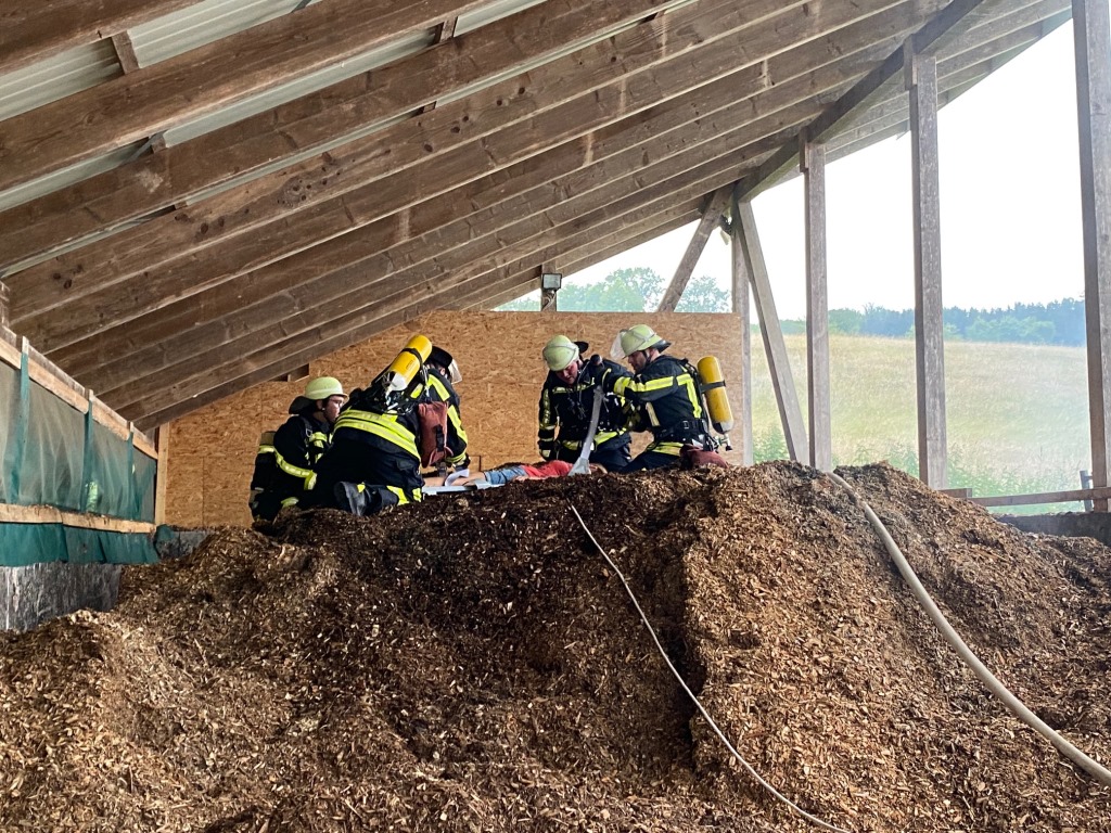 FF BSS Alarmuebung Lagerhalle Mernes 2024 006