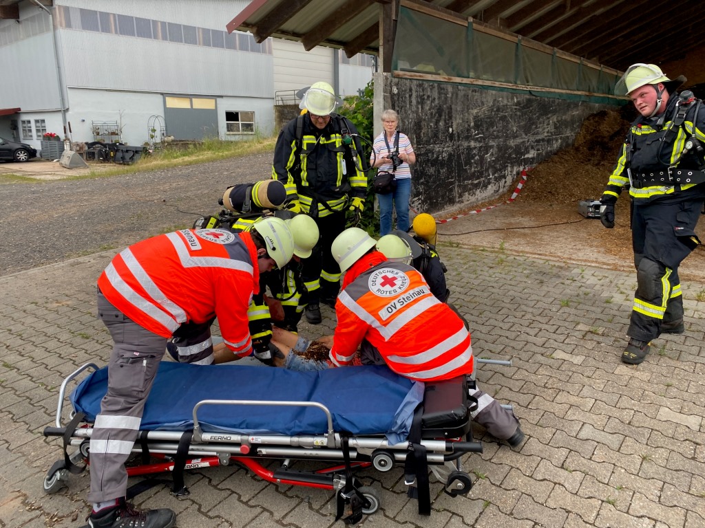 FF BSS Alarmuebung Lagerhalle Mernes 2024 008