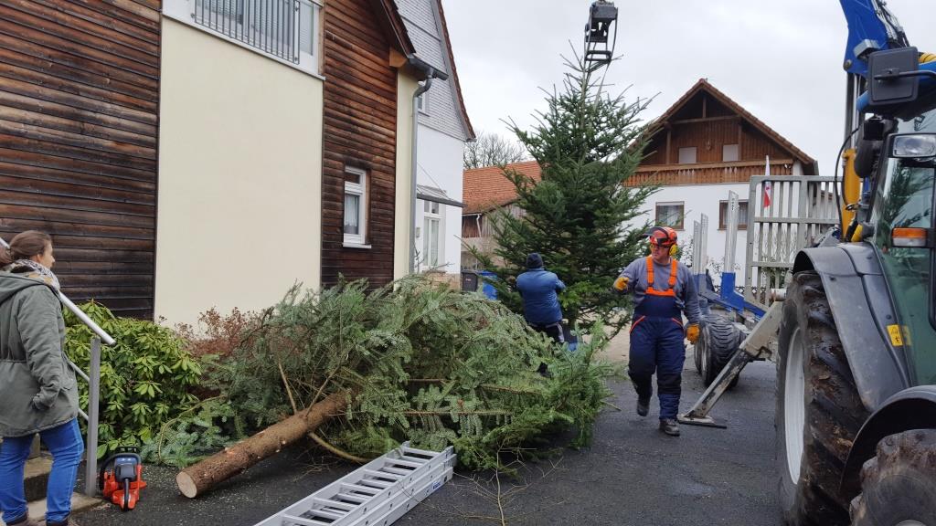 FF Ahl Weihnachtsbaum Aufstellen 2018 014