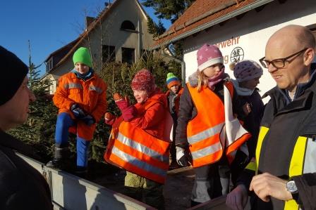 FF Alsberg Weihnachtsbaum Einsammeln 2017 002