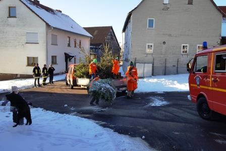 FF Alsberg Weihnachtsbaum Einsammeln 2017 005