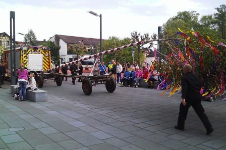 FF_Bad_Soden_-_Maibaumaufstellen_2014-005