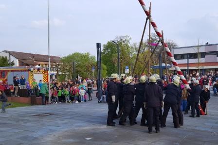 FF Bad Soden Maibaumaufstellen 2016 001