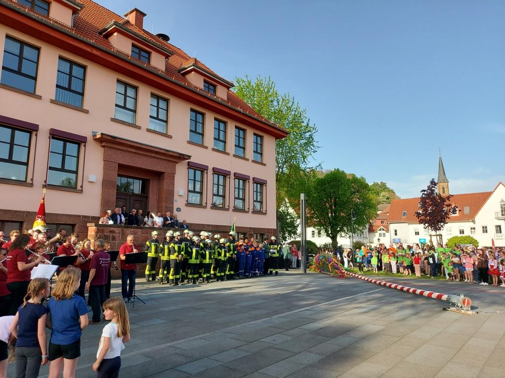 FF Bad Soden Maibaum Aufstellen 2024 019