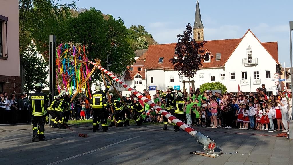 FF Bad Soden Maibaum Aufstellen 2024 020