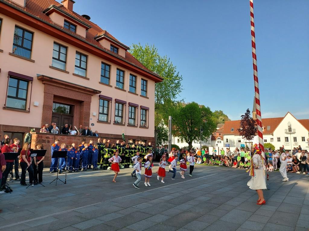 FF Bad Soden Maibaum Aufstellen 2024 027