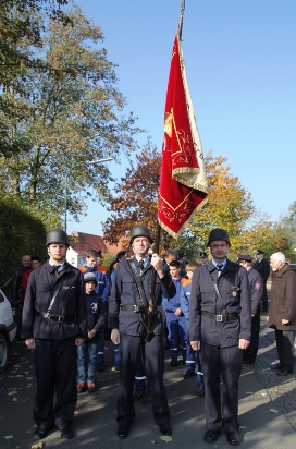FF_Huttengrund_-_Kirchgang_2011-001