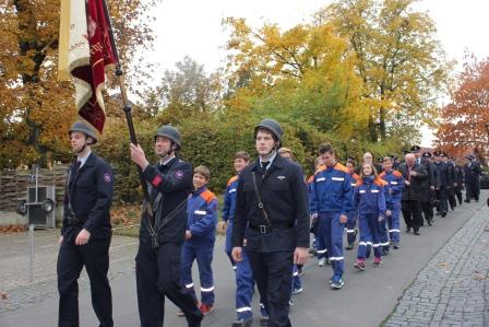 FF_Huttengrund_-_Kirchgang_2015-001