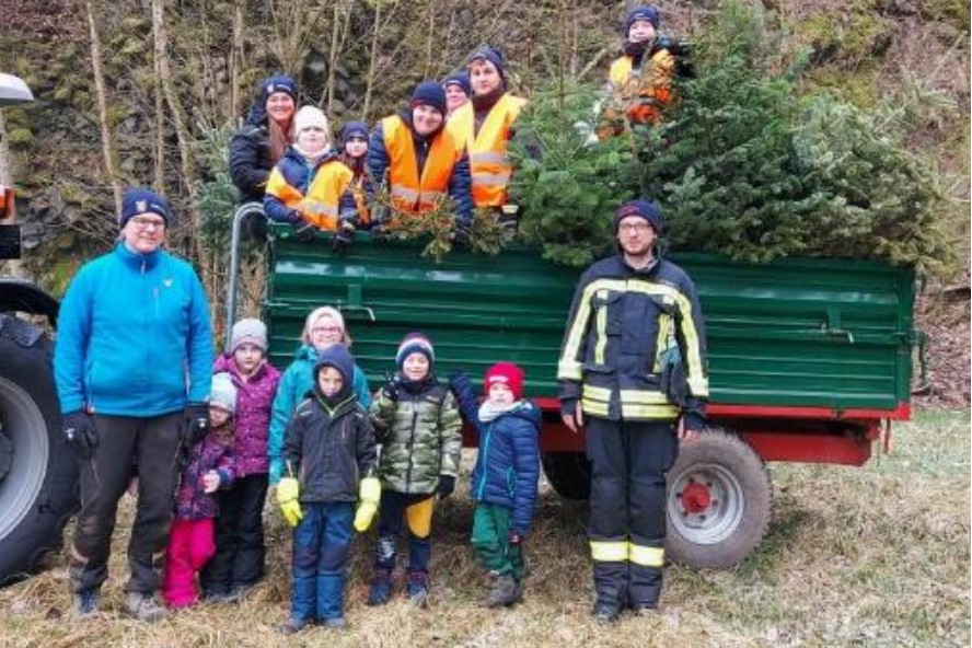 FF Kerbersdorf Chronik JF Weihnachtsbaum Einsammeln 2024 001