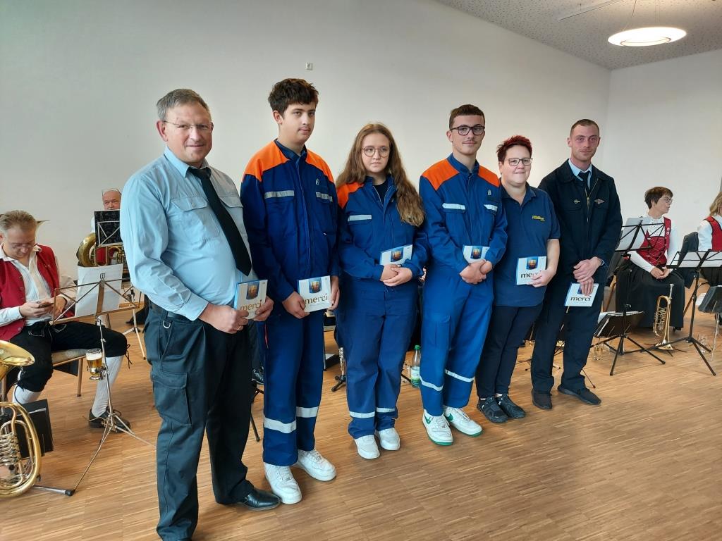 FF Mernes Kirchgang 2024 017