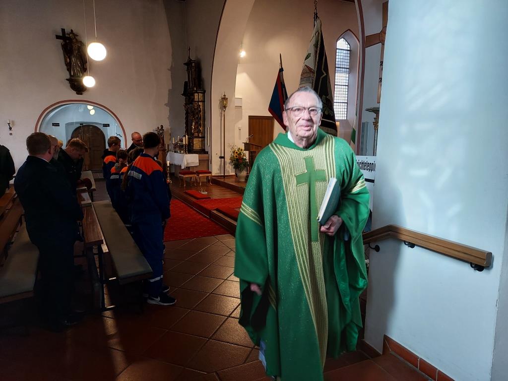 FF Mernes Kirchgang 2022 014