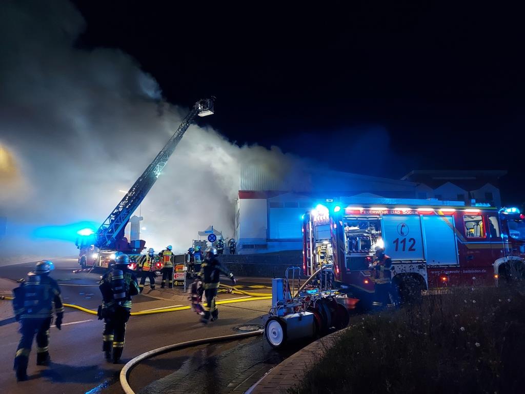 F 3 Brand Gewerbehalle 2021 015