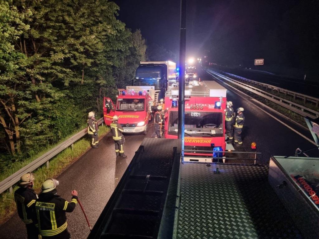 H 1 Betriebsmittelauslauf nach VU Lkw BAB 2021 006