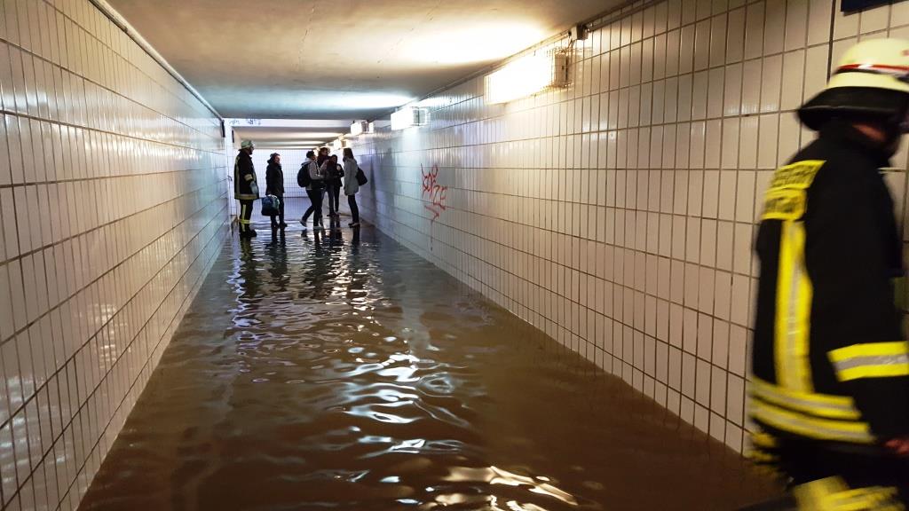 Wasser in Bahnunterfuehrung 2018 004