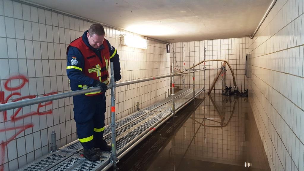 Wasser in Bahnunterfuehrung 2018 011