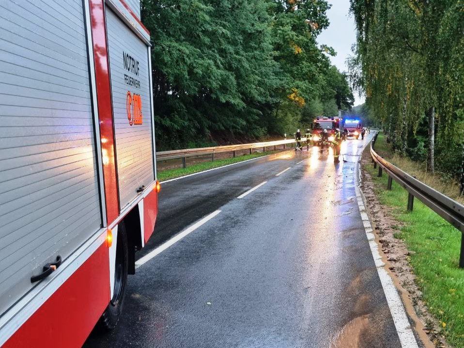H 1 Schlamm auf Strasse 2022 003