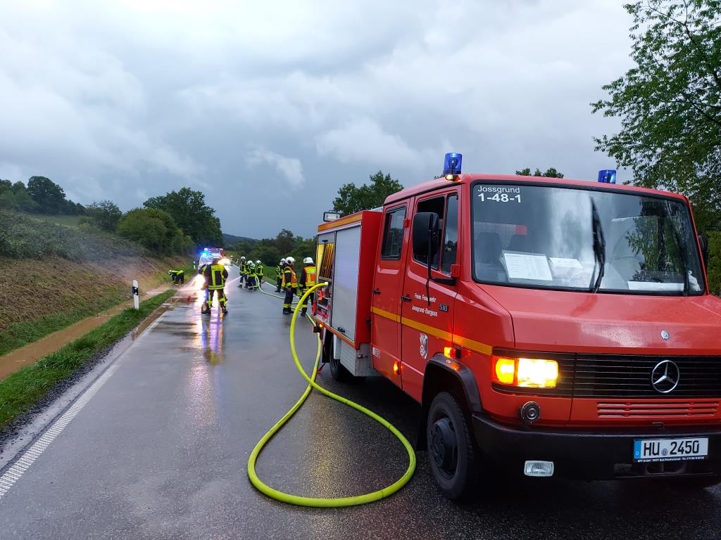 H 1 Schlamm auf Strasse 2022 018