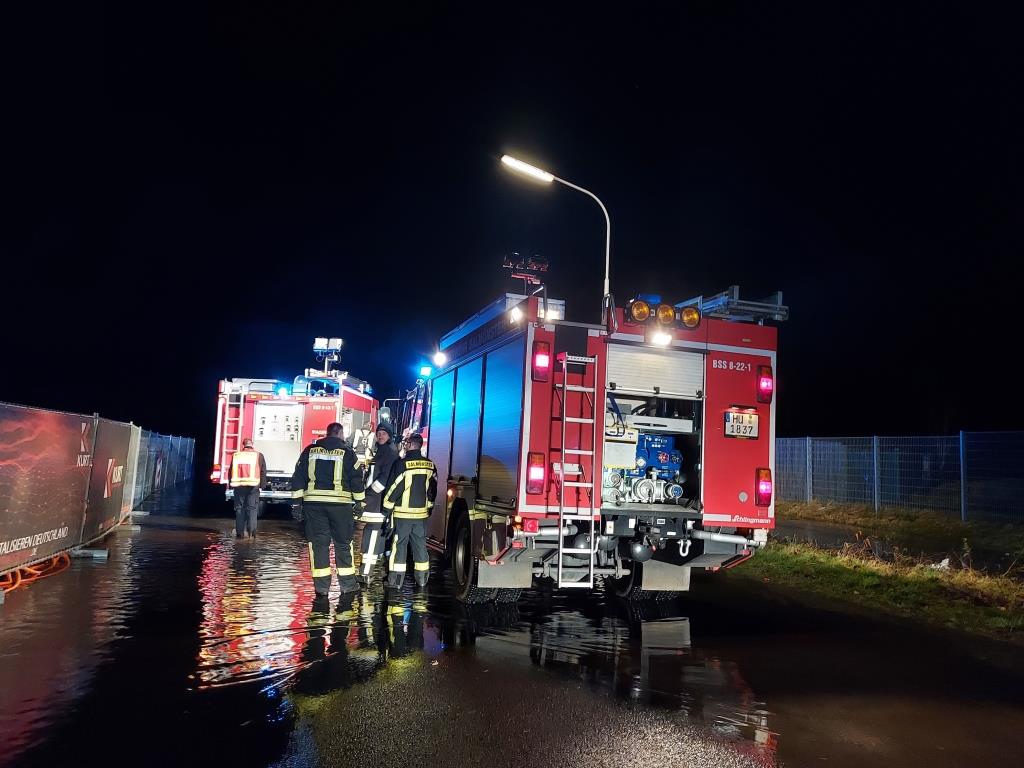 H WASS FLUSS Pkw in Hochwasser 2023 007