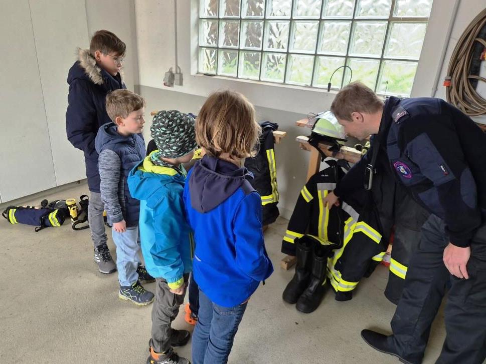 FF Kerbersdorf Brandschutzerziehung Grundschule Kerbersdorf 2024 014