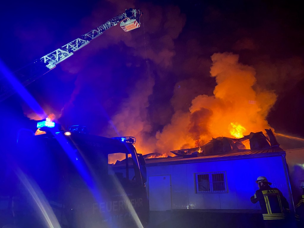 F 3 Brand Industriehalle 2024 011