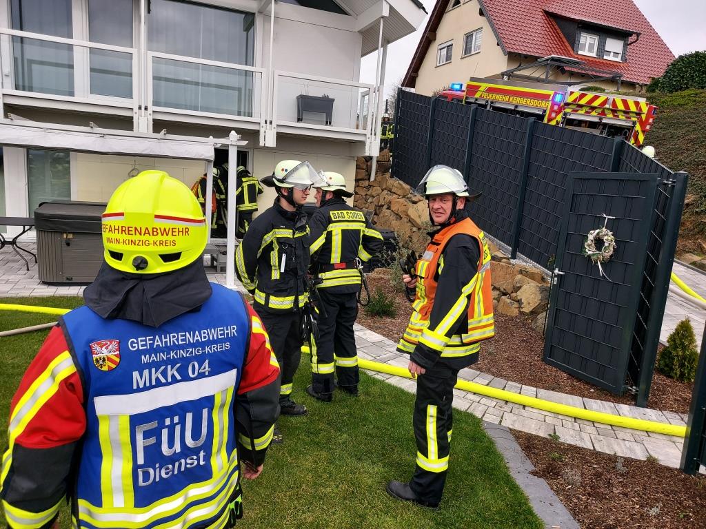 F 2 Brand in Wohnhaus 2024 016