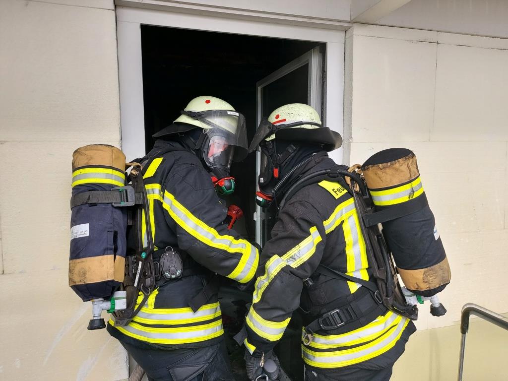 F 2 Brand in Wohnhaus 2024 025