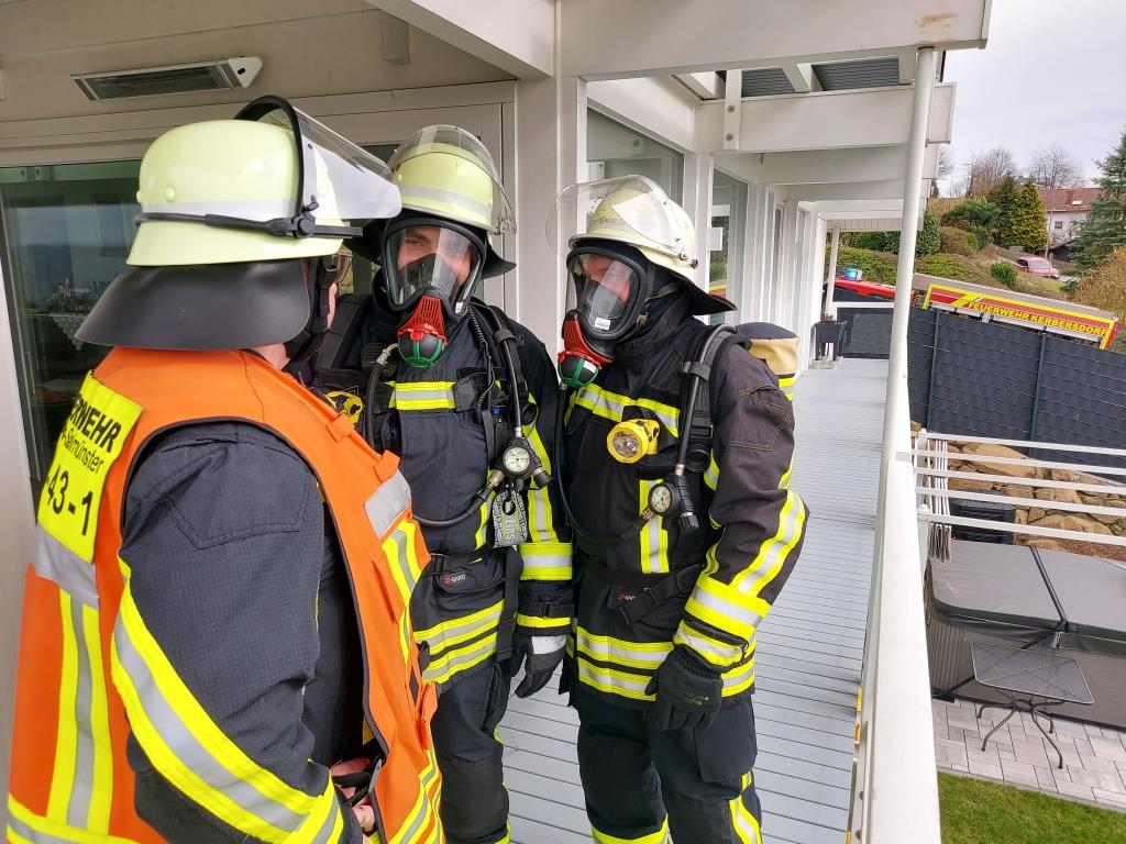 F 2 Brand in Wohnhaus 2024 040