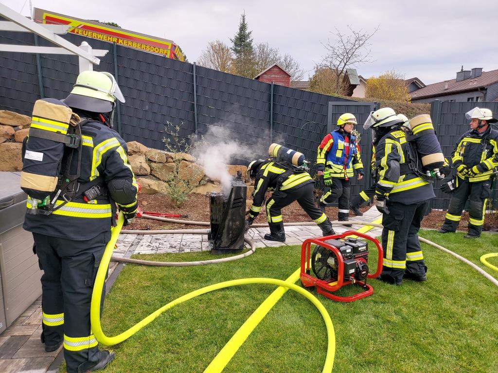 F 2 Brand in Wohnhaus 2024 043