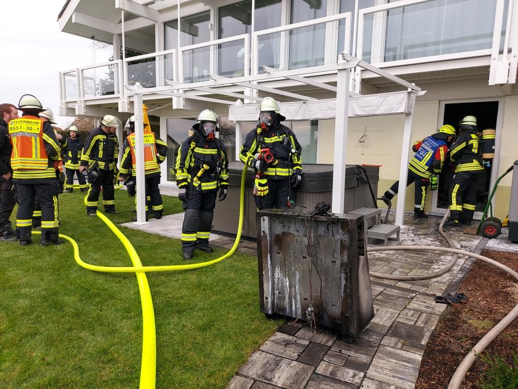 F 2 Brand in Wohnhaus 2024 051