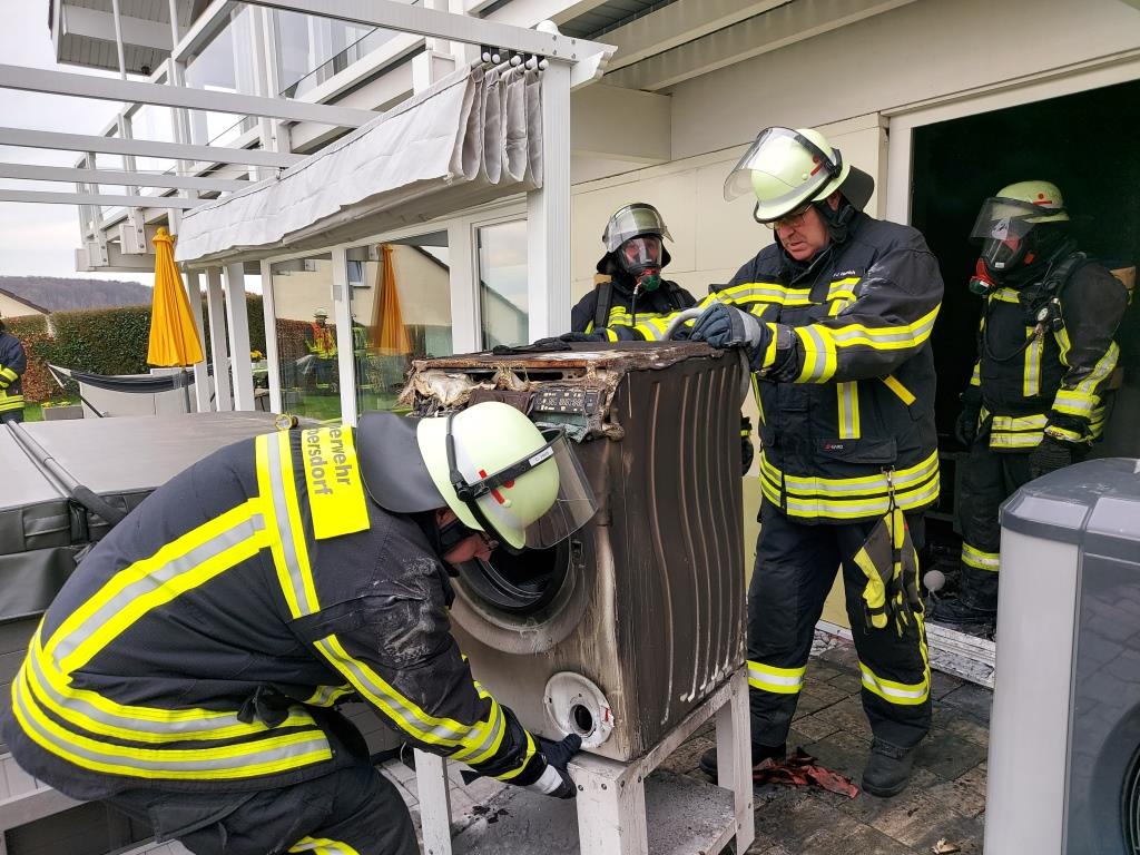 F 2 Brand in Wohnhaus 2024 053