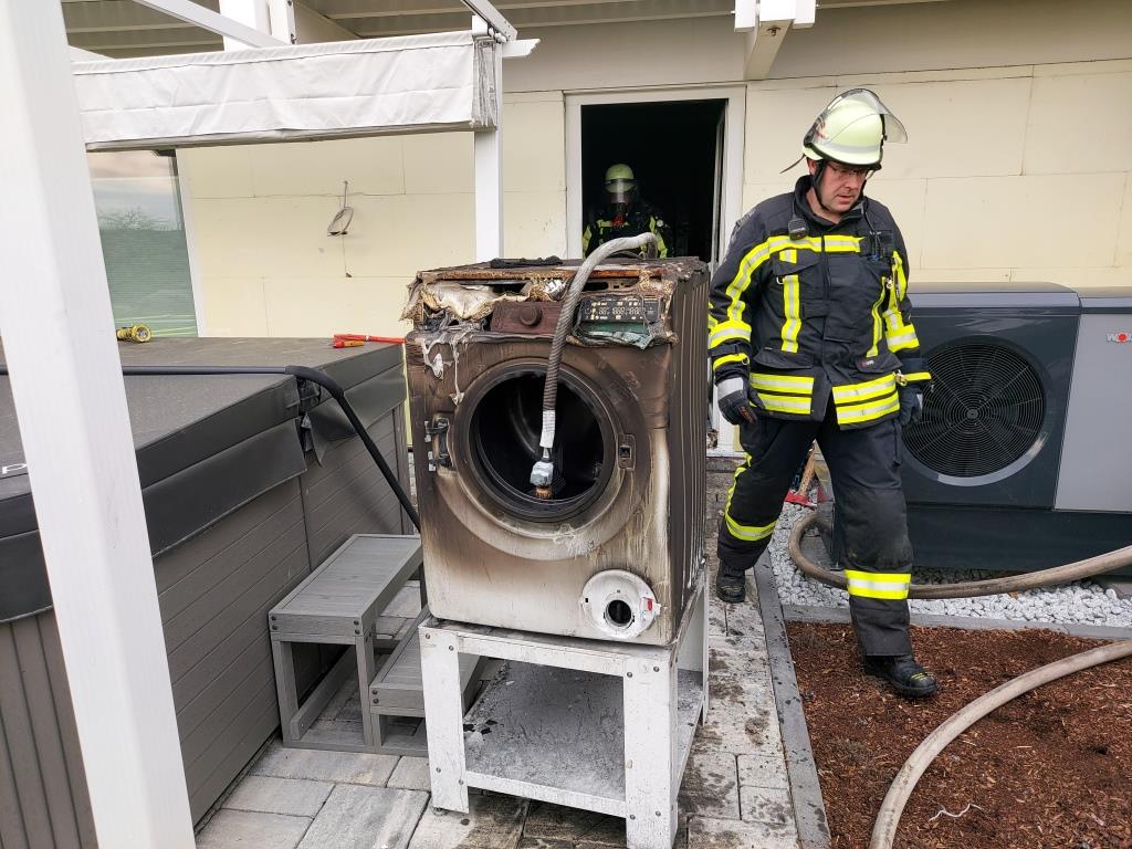 F 2 Brand in Wohnhaus 2024 054