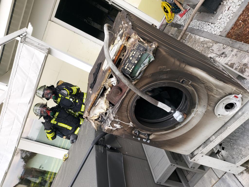 F 2 Brand in Wohnhaus 2024 056