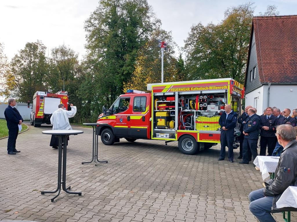 Einweihung Feuerwehrhaus und TSF W Katholisch Willenroth 2022 013