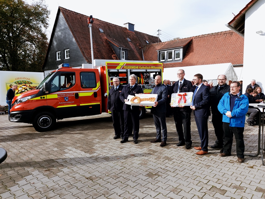 Einweihung Feuerwehrhaus und TSF W Katholisch Willenroth 2022 016