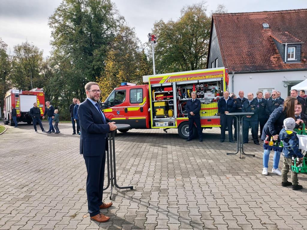 Einweihung Feuerwehrhaus und TSF W Katholisch Willenroth 2022 018