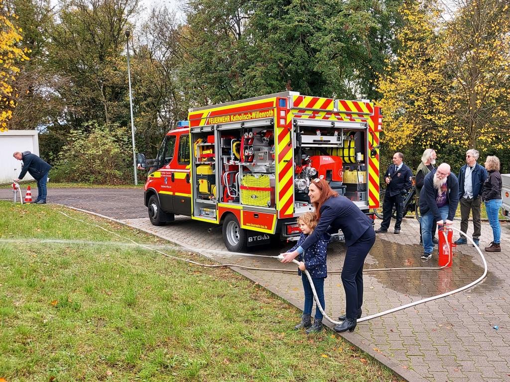 Einweihung Feuerwehrhaus und TSF W Katholisch Willenroth 2022 036