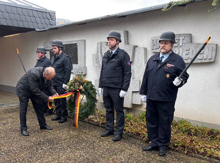 2025 11 16 FF Huttengrund Volkstrauertag 2025 001